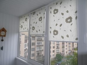 Установка рулонных штор на пластиковые окна в Кургане